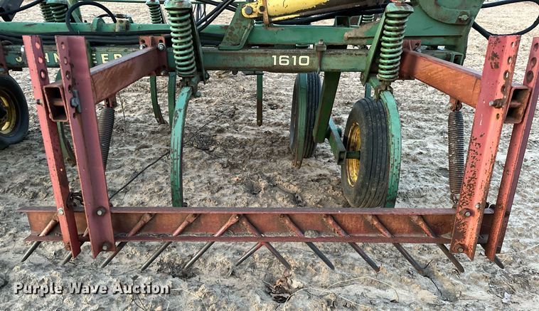 image for item OM9904 John Deere  1610 chisel