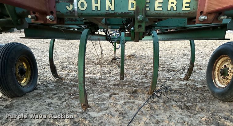 image for item OM9904 John Deere  1610 chisel