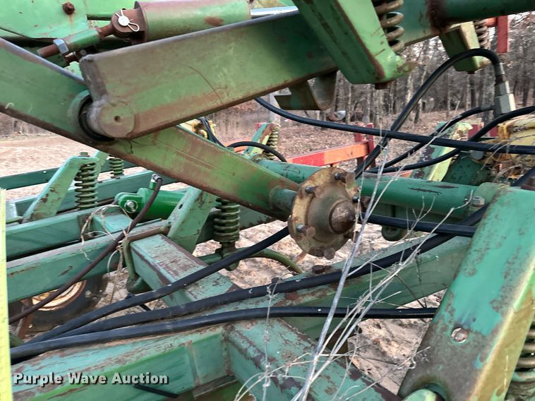 image for item OM9904 John Deere  1610 chisel