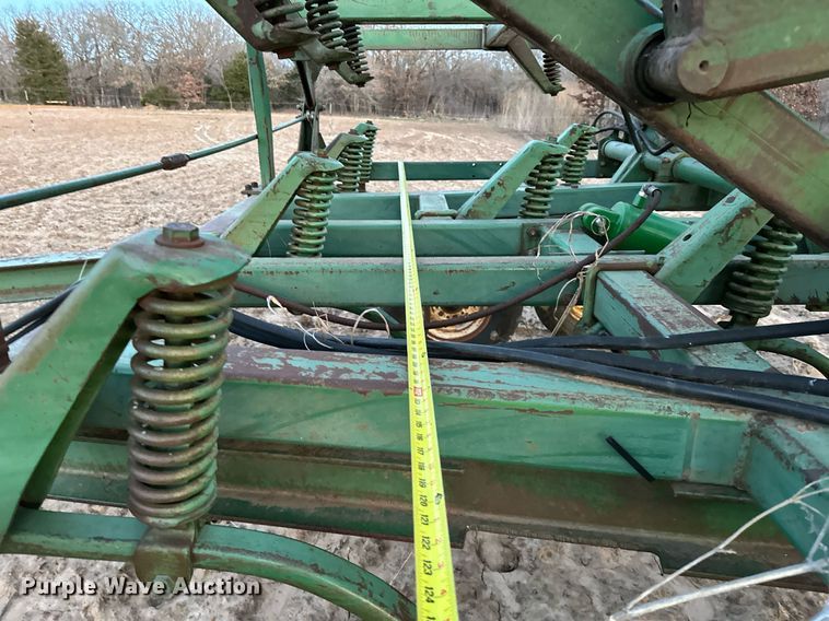 image for item OM9904 John Deere  1610 chisel