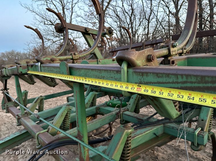 image for item OM9904 John Deere  1610 chisel