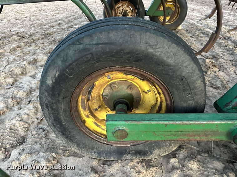 image for item OM9904 John Deere  1610 chisel