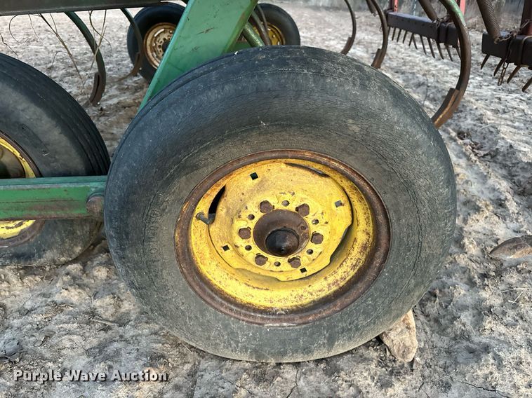 image for item OM9904 John Deere  1610 chisel