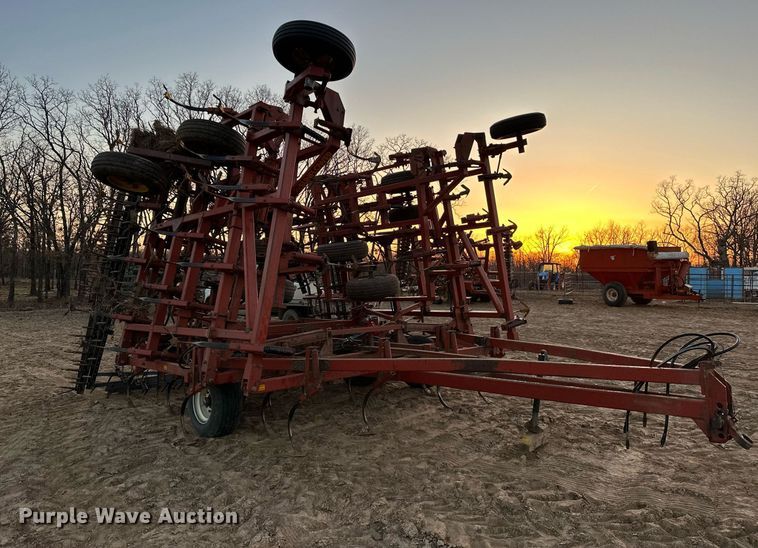 image for item OM9905 Sunflower  5452 field cultivator