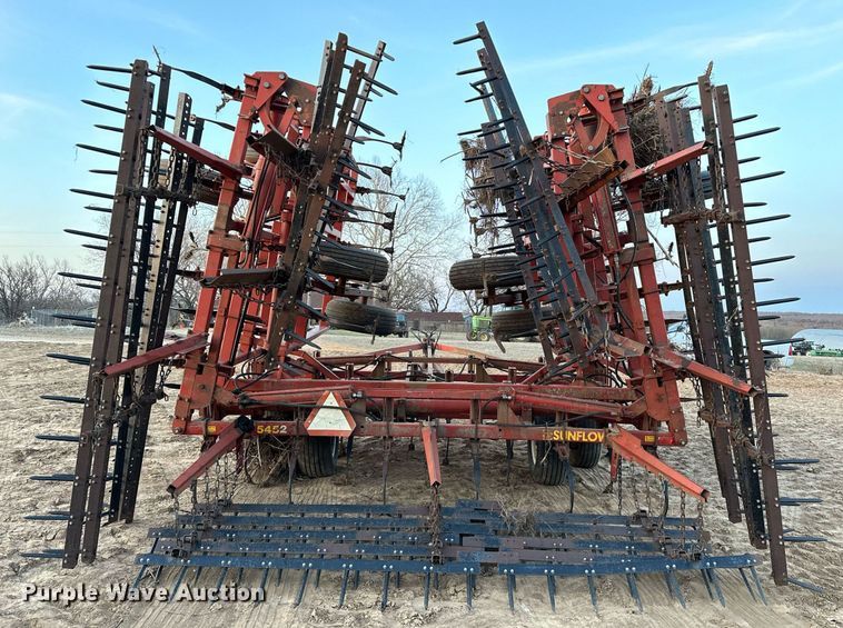 image for item OM9905 Sunflower  5452 field cultivator