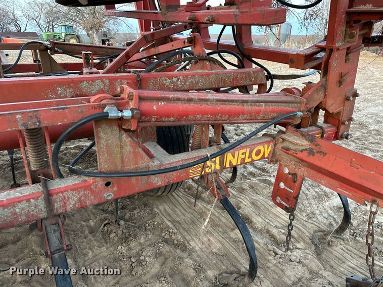 image for item OM9905 Sunflower  5452 field cultivator