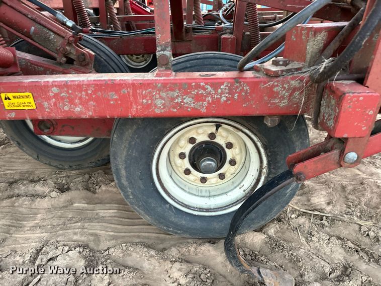 image for item OM9905 Sunflower  5452 field cultivator