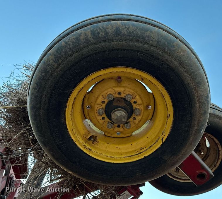 image for item OM9905 Sunflower  5452 field cultivator