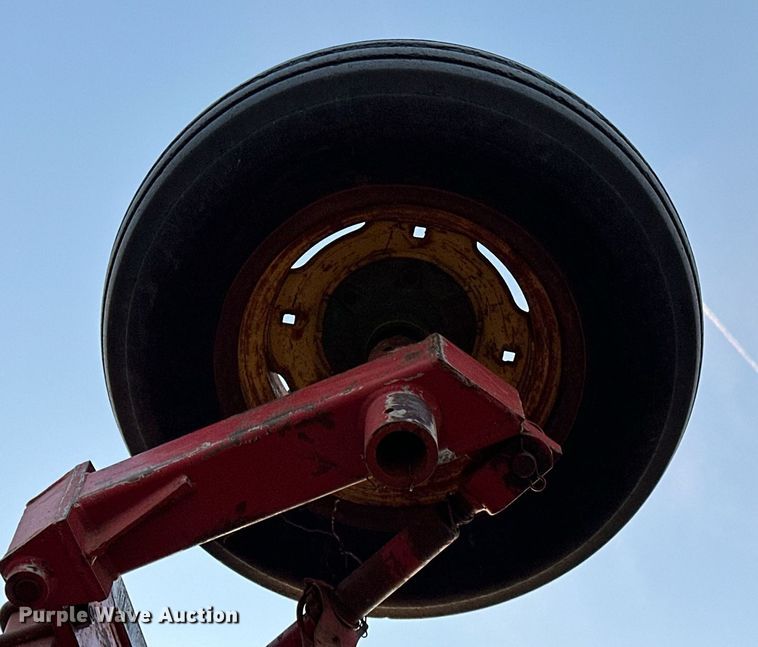 image for item OM9905 Sunflower  5452 field cultivator