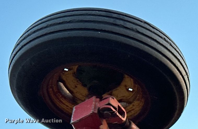 image for item OM9905 Sunflower  5452 field cultivator