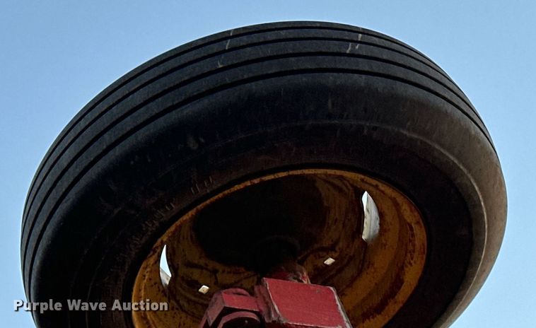 image for item OM9905 Sunflower  5452 field cultivator