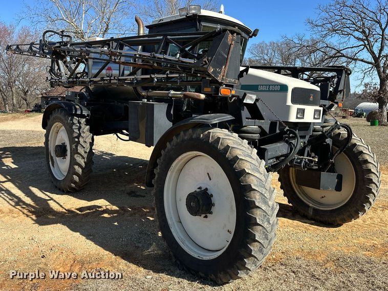 image for item OM9907 Willmar Eagle 8500 sprayer
