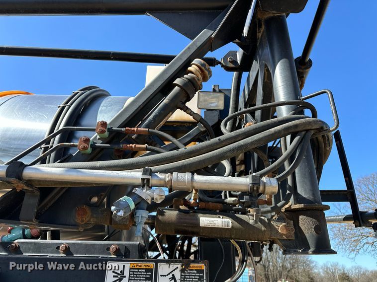 image for item OM9907 Willmar Eagle 8500 sprayer