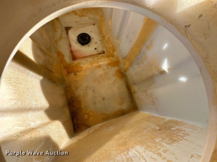 image for item OM9907 Willmar Eagle 8500 sprayer