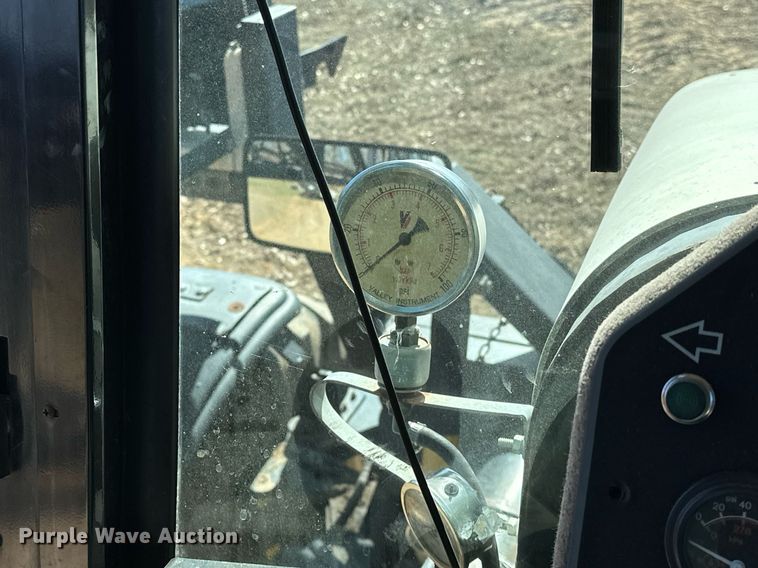 image for item OM9907 Willmar Eagle 8500 sprayer