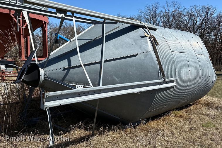 image for item OM9908 Grain bin