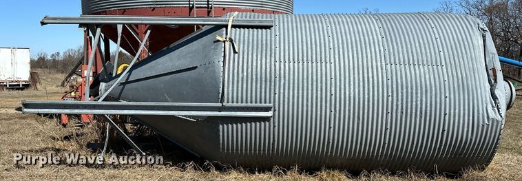 image for item OM9908 Grain bin