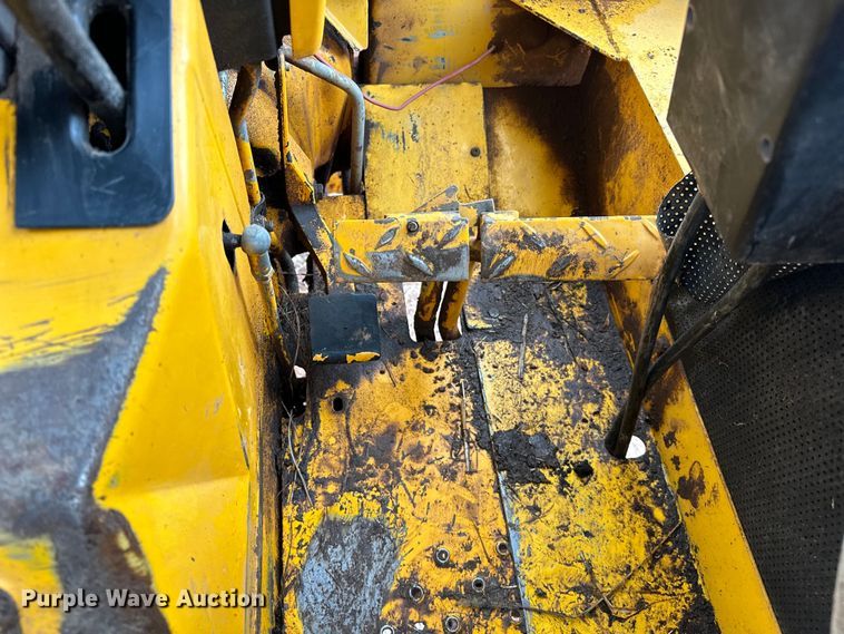 image for item OM9950 1990 John Deere  2355 tractor