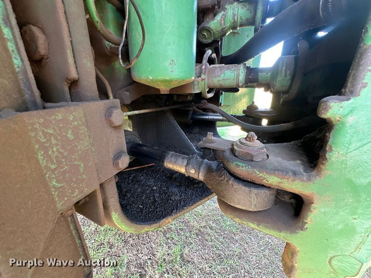 image for item OM9952 1978 John Deere 8430 4WD tractor