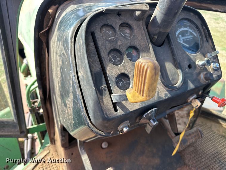 image for item OM9952 1978 John Deere 8430 4WD tractor