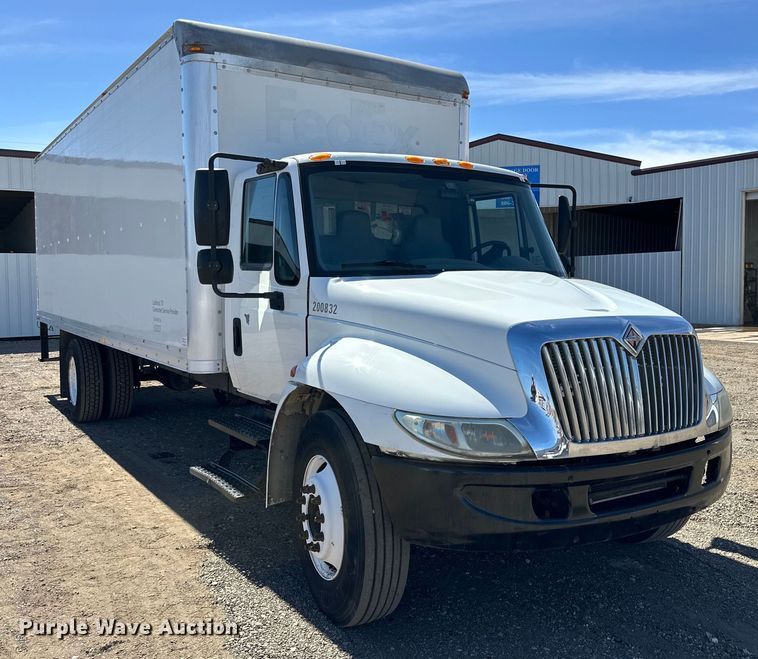 image for item DG4283 2005 International 4300 box truck