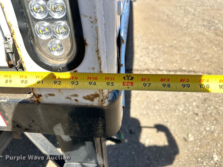 image for item DG4283 2005 International 4300 box truck