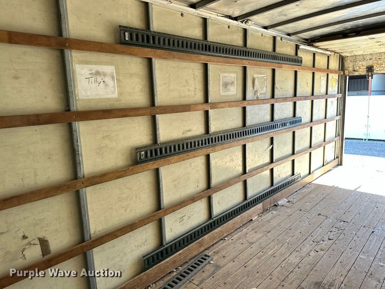 image for item DG4283 2005 International 4300 box truck