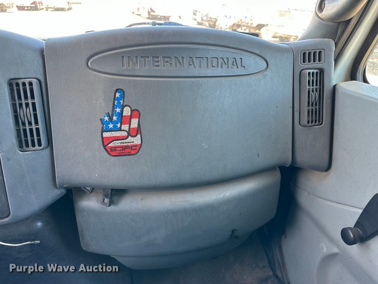 image for item DG4283 2005 International 4300 box truck