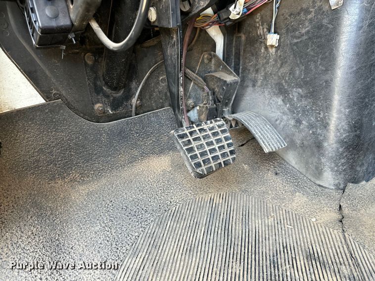 image for item DG4283 2005 International 4300 box truck