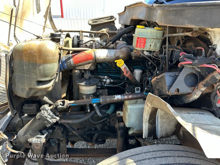 image for item DG4283 2005 International 4300 box truck