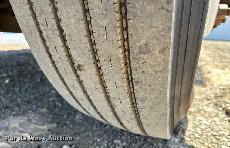 image for item DG4283 2005 International 4300 box truck