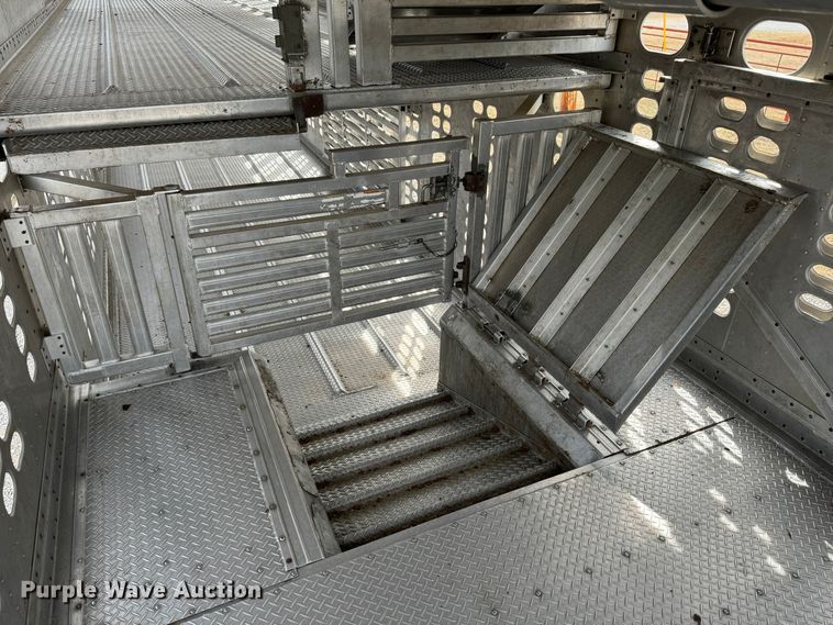 image for item DK6789 2007 Wilson PSDCL-402 livestock trailer