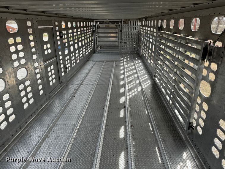 image for item DK6789 2007 Wilson PSDCL-402 livestock trailer