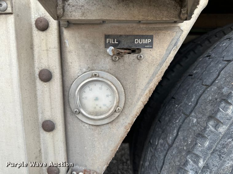 image for item DK6789 2007 Wilson PSDCL-402 livestock trailer