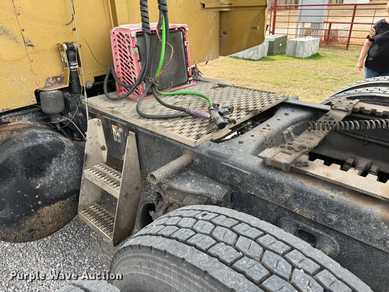 image for item DK6790 2006 Peterbilt 379 semi truck