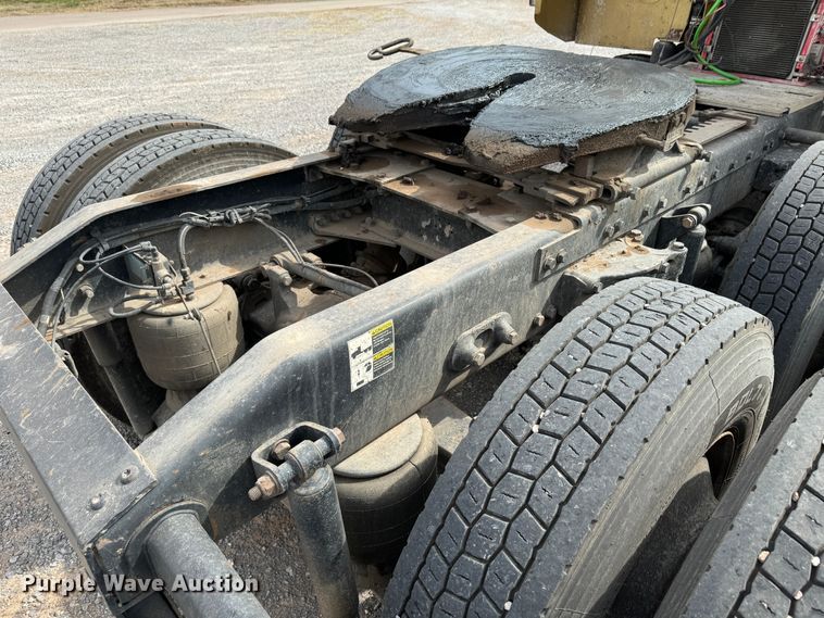 image for item DK6790 2006 Peterbilt 379 semi truck