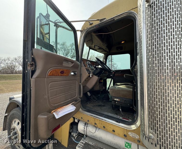 image for item DK6790 2006 Peterbilt 379 semi truck