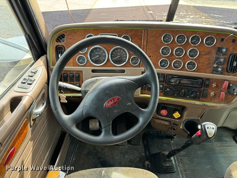 image for item DK6790 2006 Peterbilt 379 semi truck