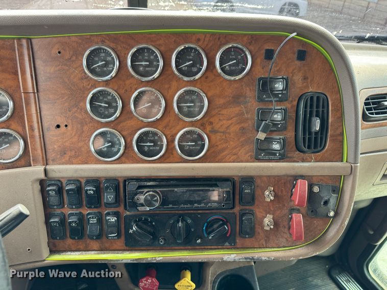 image for item DK6790 2006 Peterbilt 379 semi truck