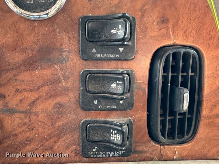 image for item DK6790 2006 Peterbilt 379 semi truck