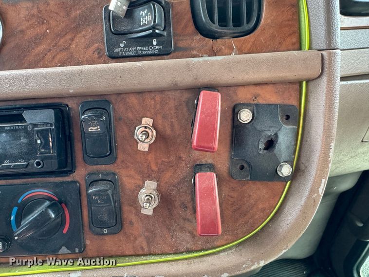 image for item DK6790 2006 Peterbilt 379 semi truck