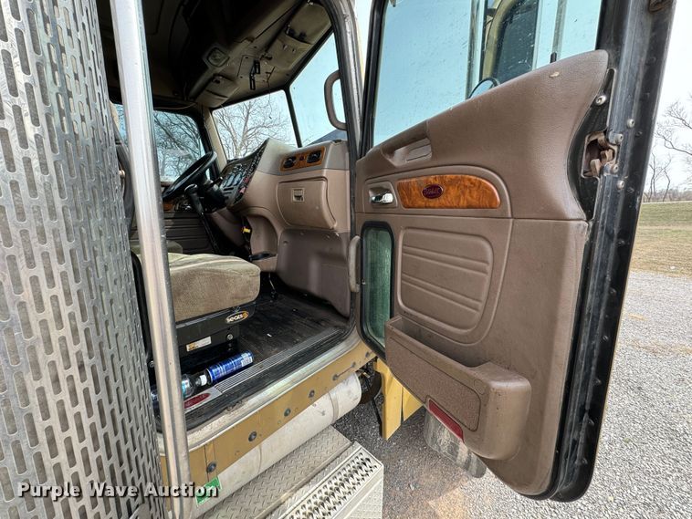 image for item DK6790 2006 Peterbilt 379 semi truck