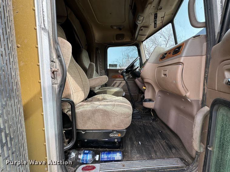 image for item DK6790 2006 Peterbilt 379 semi truck
