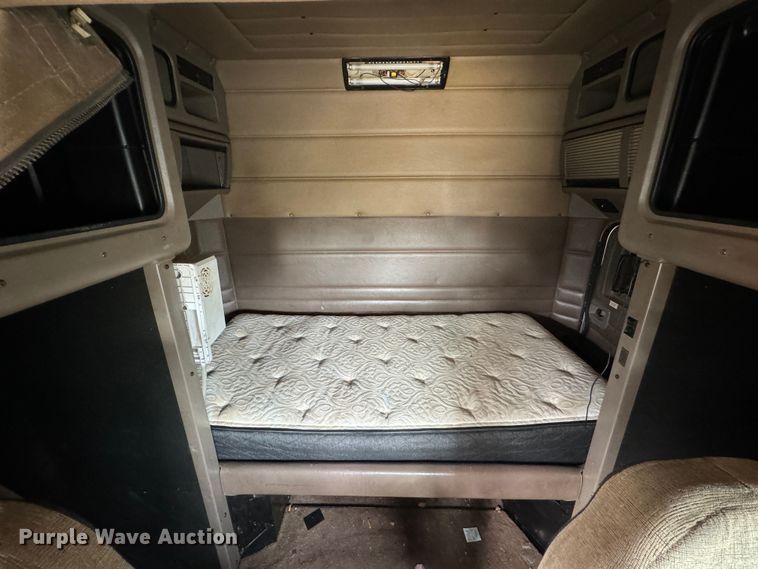 image for item DK6790 2006 Peterbilt 379 semi truck