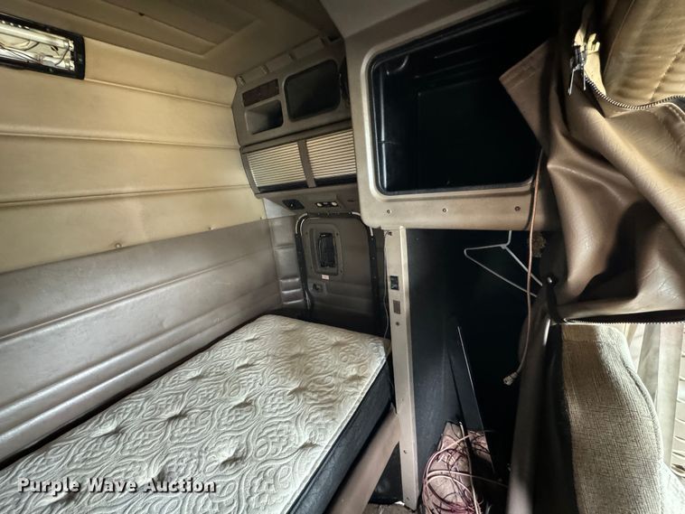 image for item DK6790 2006 Peterbilt 379 semi truck