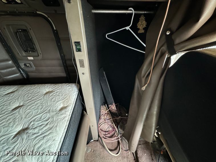 image for item DK6790 2006 Peterbilt 379 semi truck