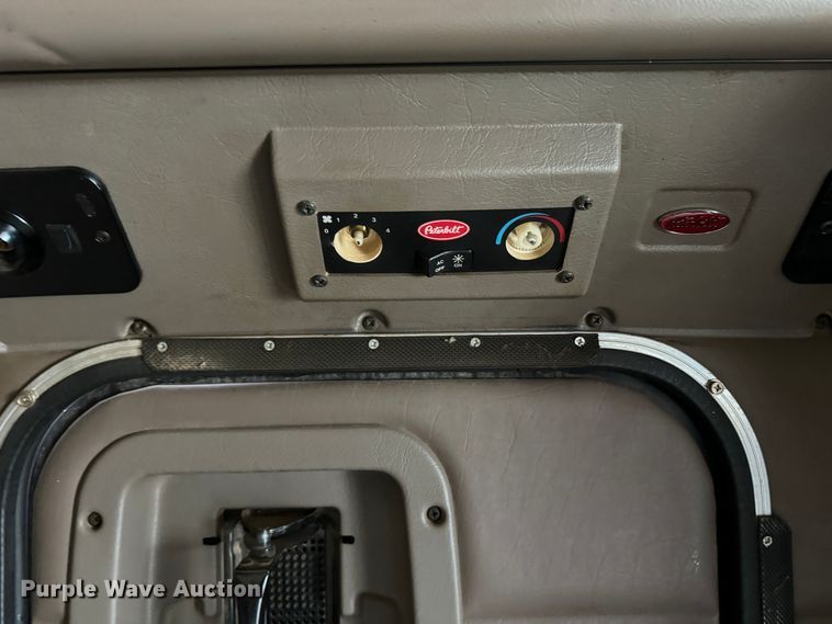 image for item DK6790 2006 Peterbilt 379 semi truck