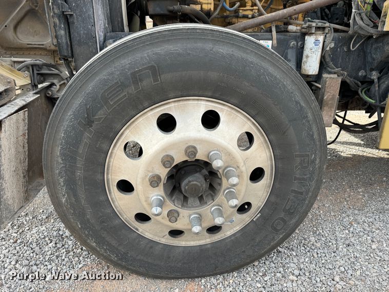 image for item DK6790 2006 Peterbilt 379 semi truck