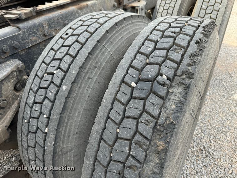 image for item DK6790 2006 Peterbilt 379 semi truck