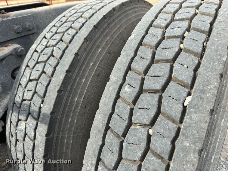 image for item DK6790 2006 Peterbilt 379 semi truck